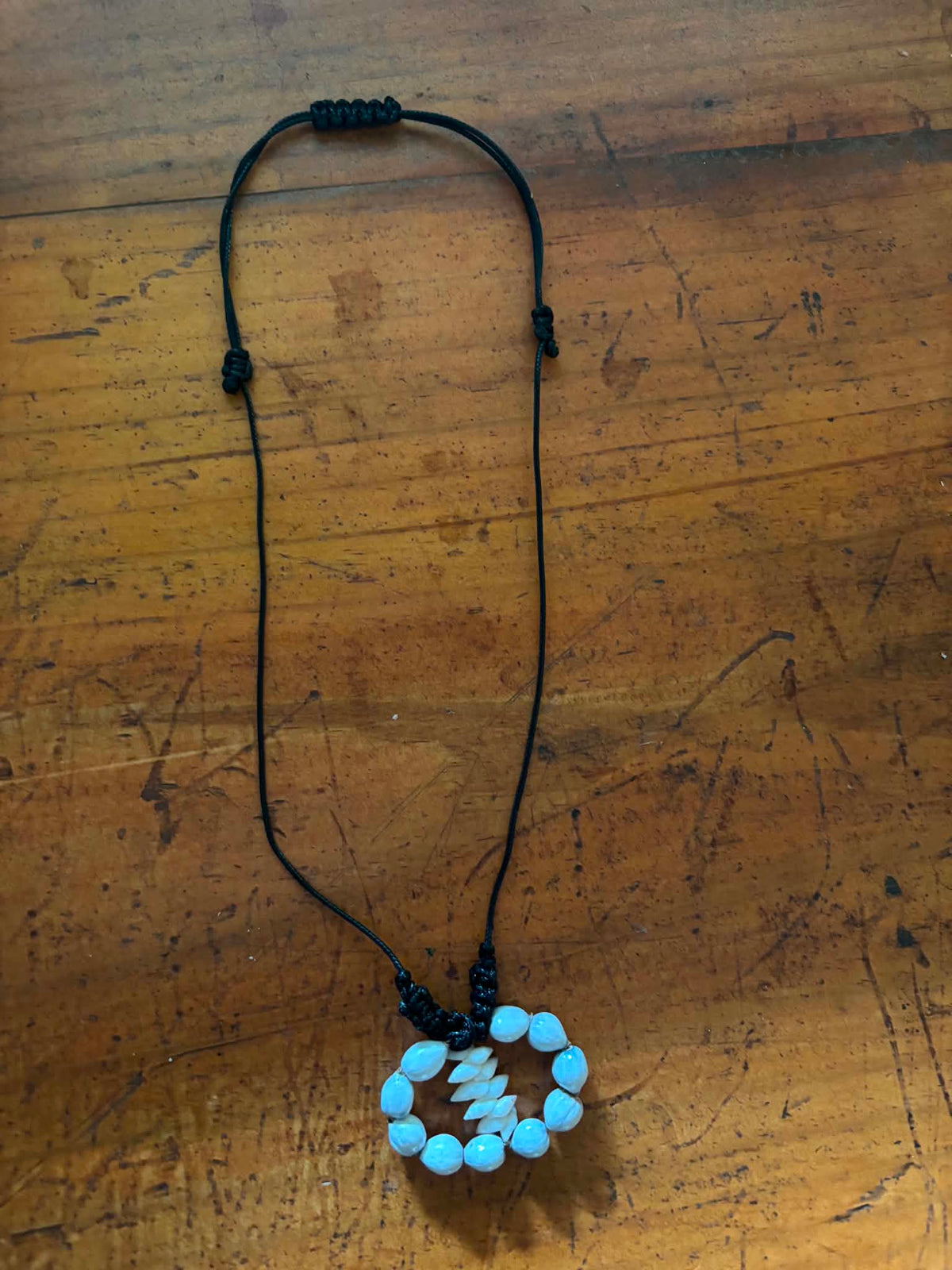 Jobstear Necklace with seashells and macrame adjustable to Australia